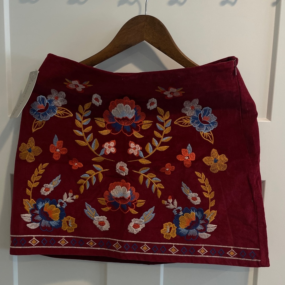 Boutique skirt made out of felt and multicolor floral print